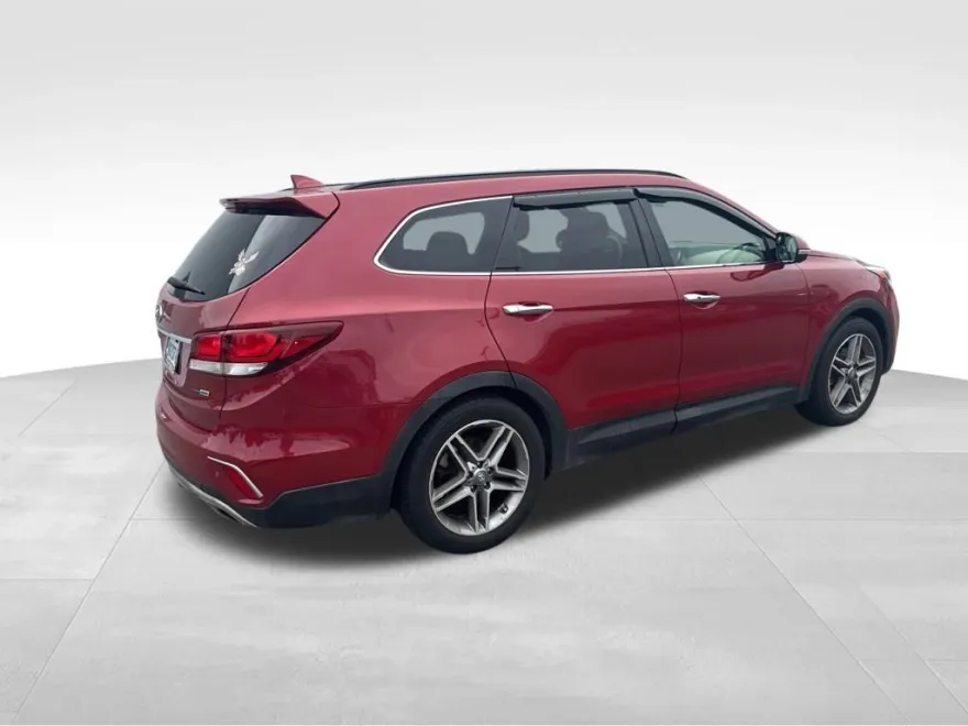 2017 Hyundai Santa Fe SE Ultimate photo 1