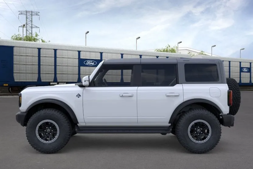 2025 Ford Bronco Outer Banks photo 1