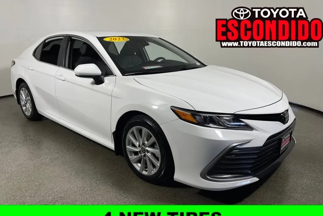 2023 Toyota Camry LE photo 1