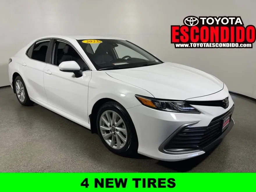 2023 Toyota Camry LE photo 1