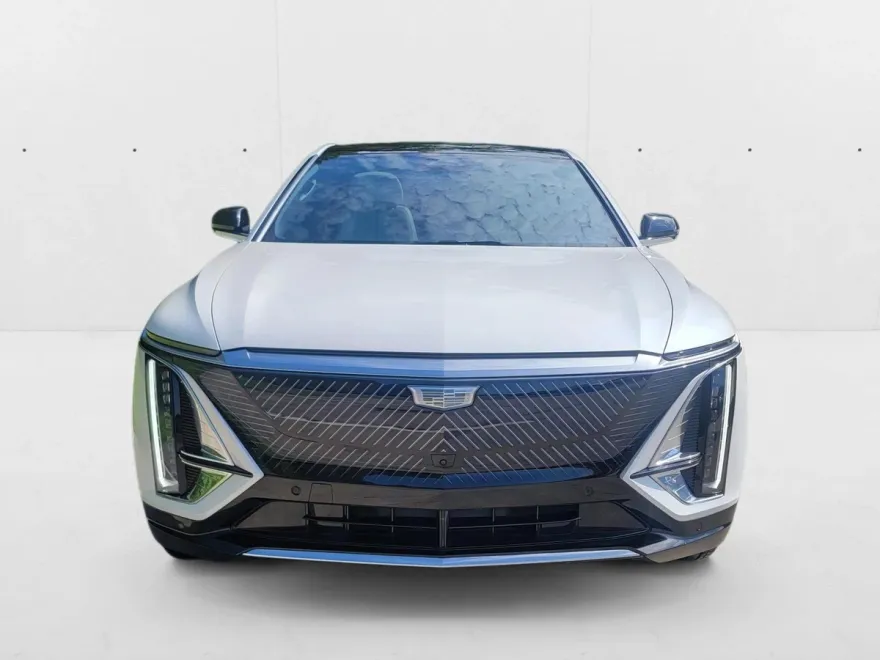 2024 Cadillac Lyriq Luxury photo 1