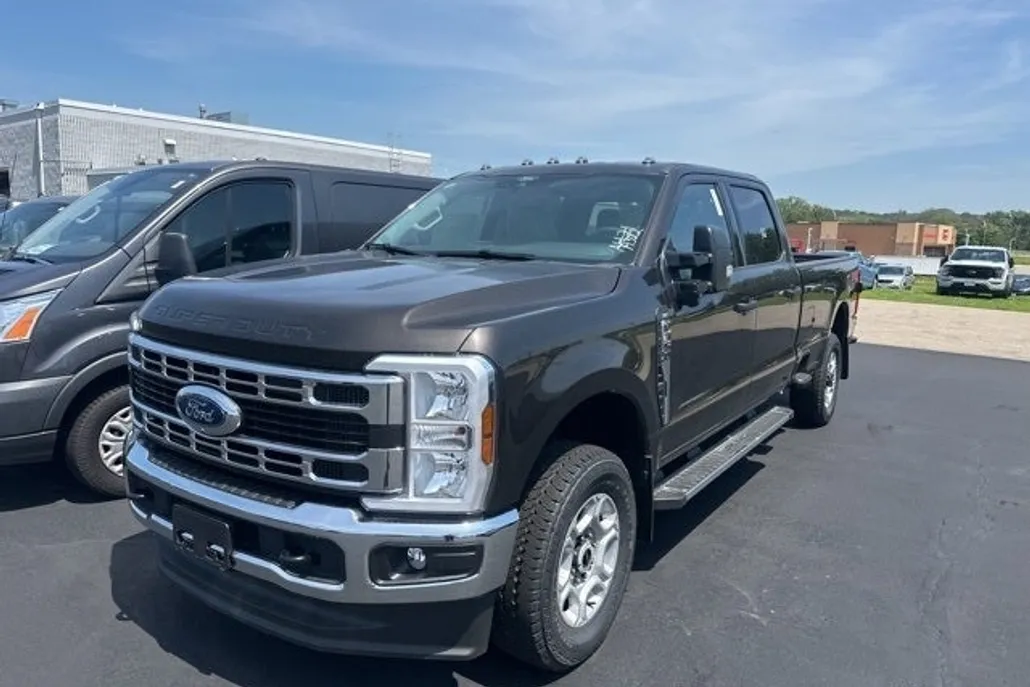 2025 Ford F-350 photo 1