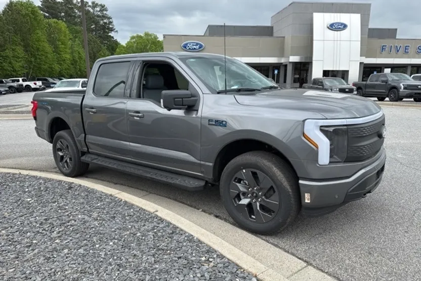 2025 Ford F-150 Lightning photo 1