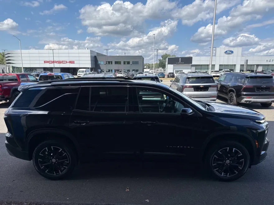 2026 Chevrolet Traverse photo 1