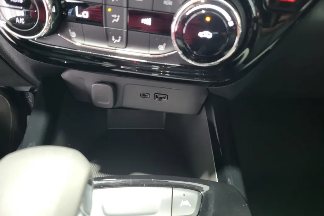2025 Chevrolet Trax LT photo 1