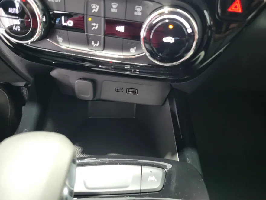2025 Chevrolet Trax LT photo 1