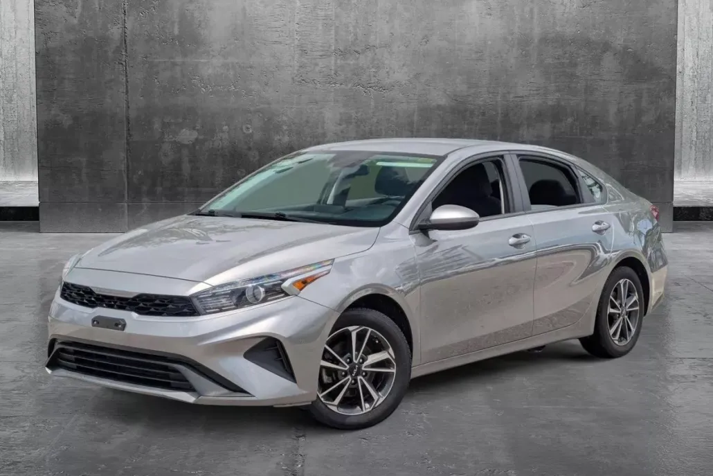 2023 Kia Forte LXS photo 1