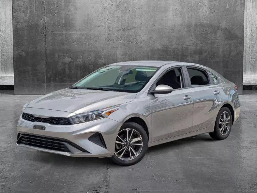 2023 Kia Forte LXS photo 1