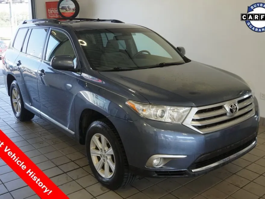 2013 Toyota Highlander Plus photo 1