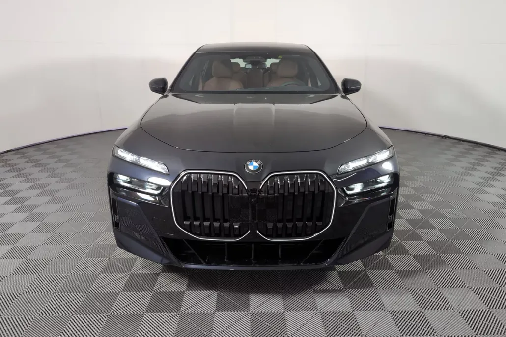 2025 Bmw 740i Sedan photo 1