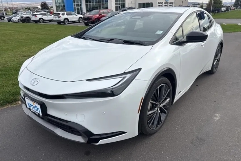 2023 Toyota Prius XLE photo 1