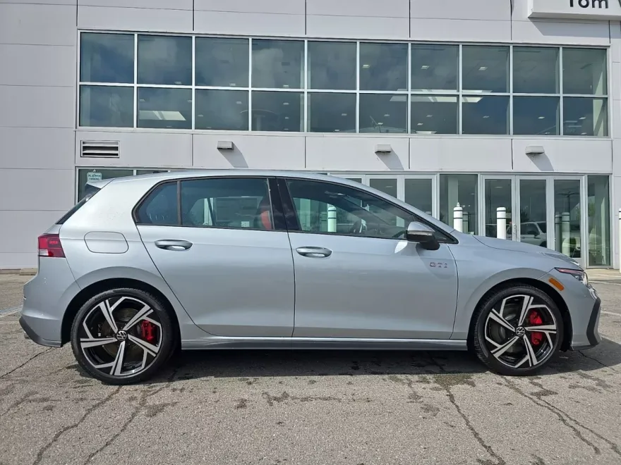 2025 Volkswagen Golf GTI SE photo 1