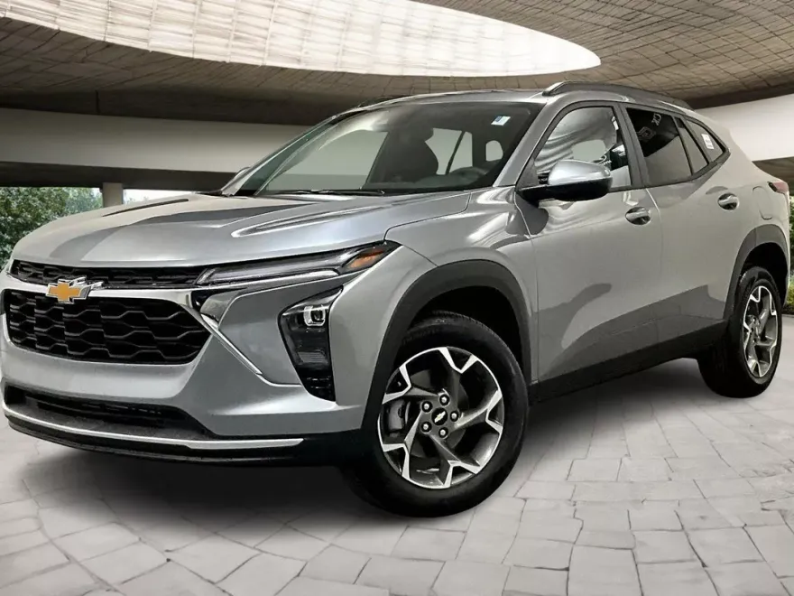 2025 Chevrolet Trax LT photo 1