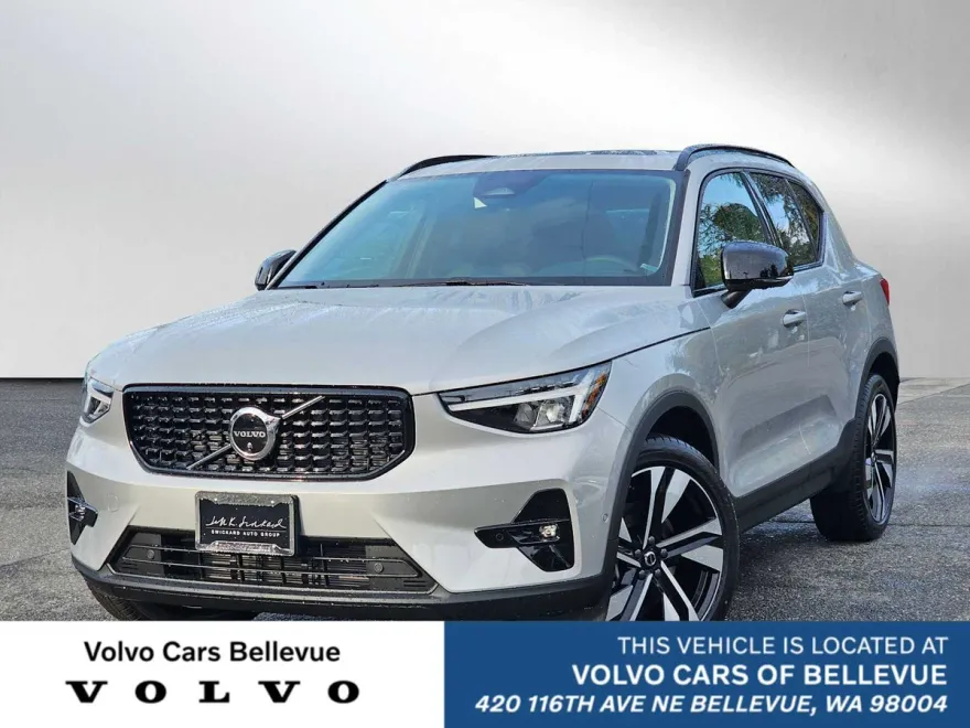2025 Volvo XC40 Plus photo 1