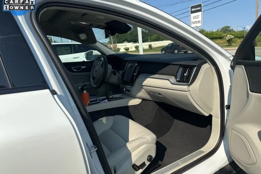 2023 Volvo V60 Cross Country B5 AWD Plus photo 1