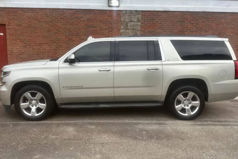 2015 Chevrolet Suburban LT photo 1