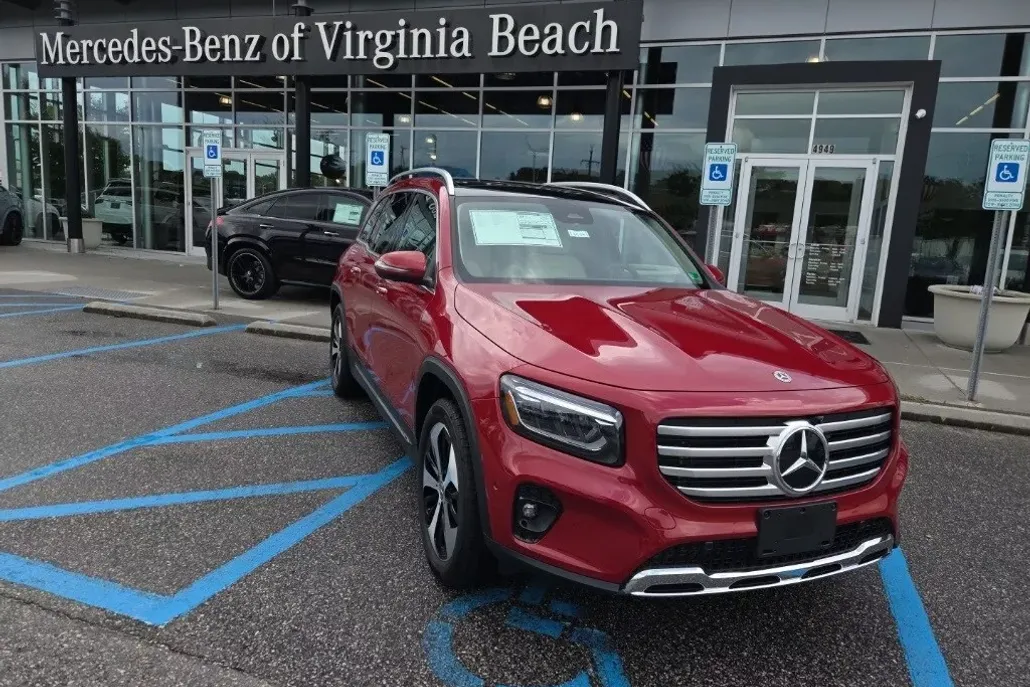 2025 Mercedes Benz GLB 250 4MATIC photo 1