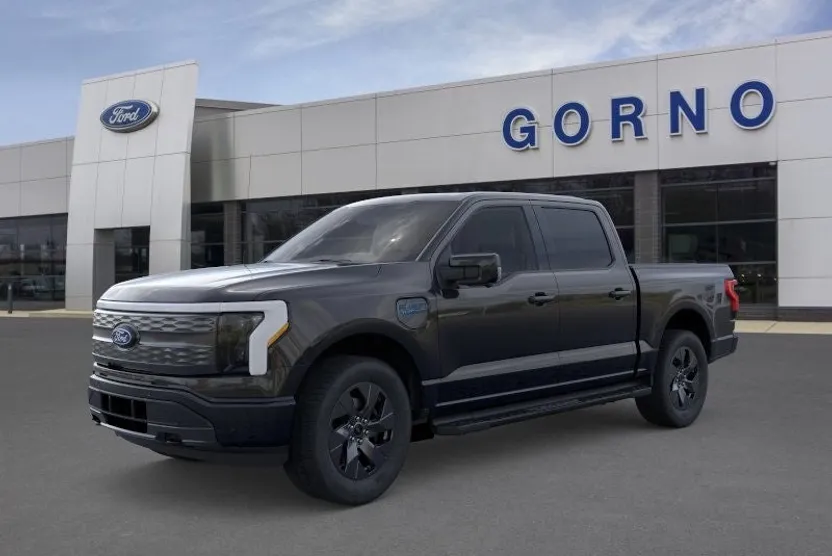 2025 Ford F-150 Lightning Lariat photo 1