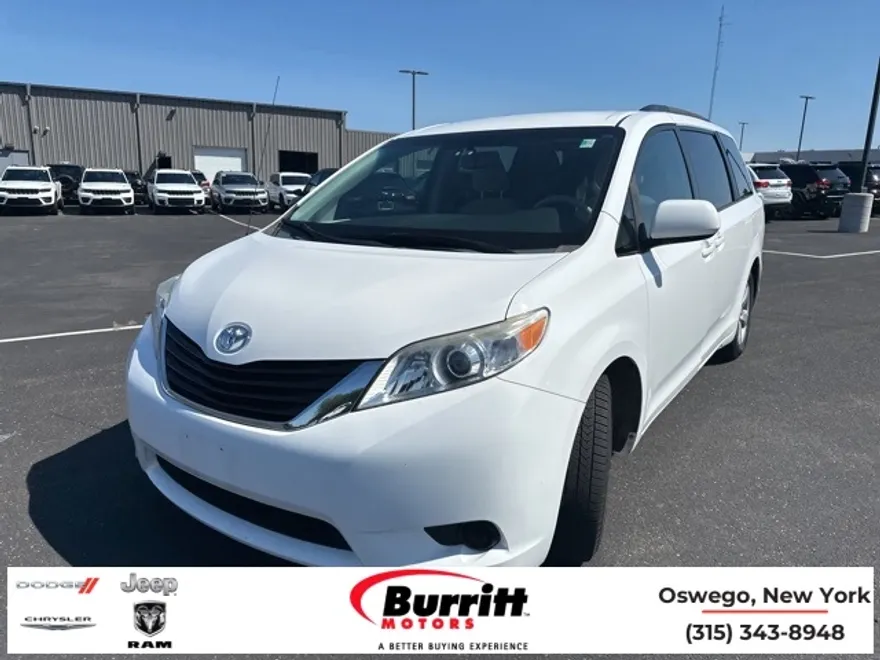 2014 Toyota Sienna L photo 1