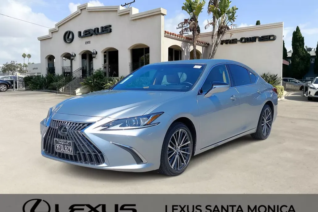 2023 Lexus ES 300h photo 1