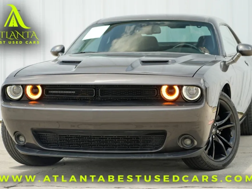 2018 Dodge Challenger SXT photo 1