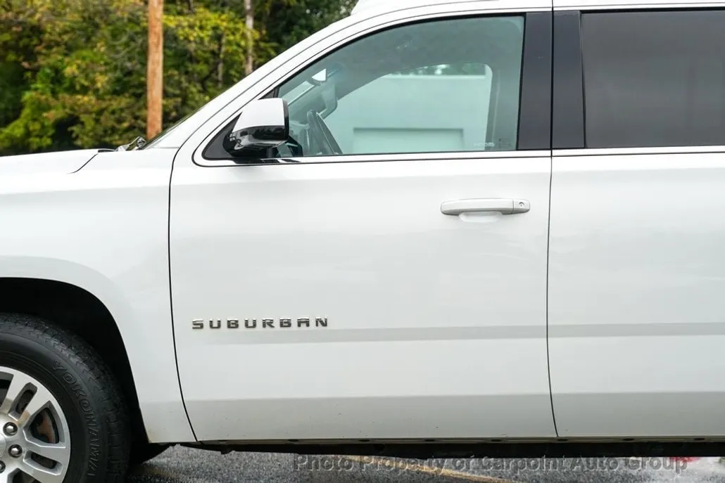 2018 Chevrolet Suburban 1500 LT photo 1