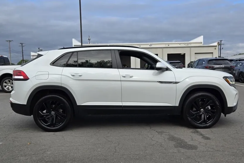 2023 Volkswagen Atlas Cross Sport V6 SEL photo 1