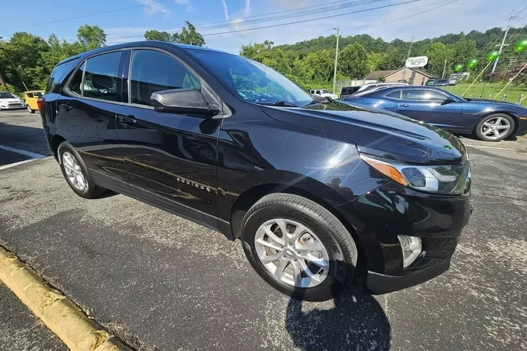 2018 Chevrolet Equinox LS photo 1