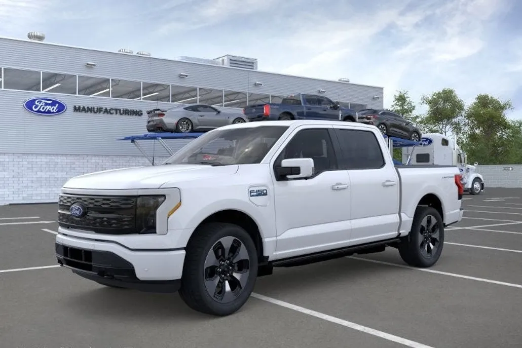 2025 Ford F-150 Lightning Platinum photo 1