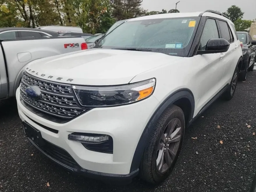 2022 Ford Explorer XLT Sport photo 1