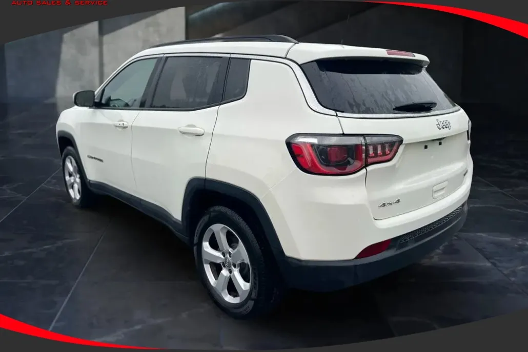 2018 Jeep Compass Latitude Sport photo 1