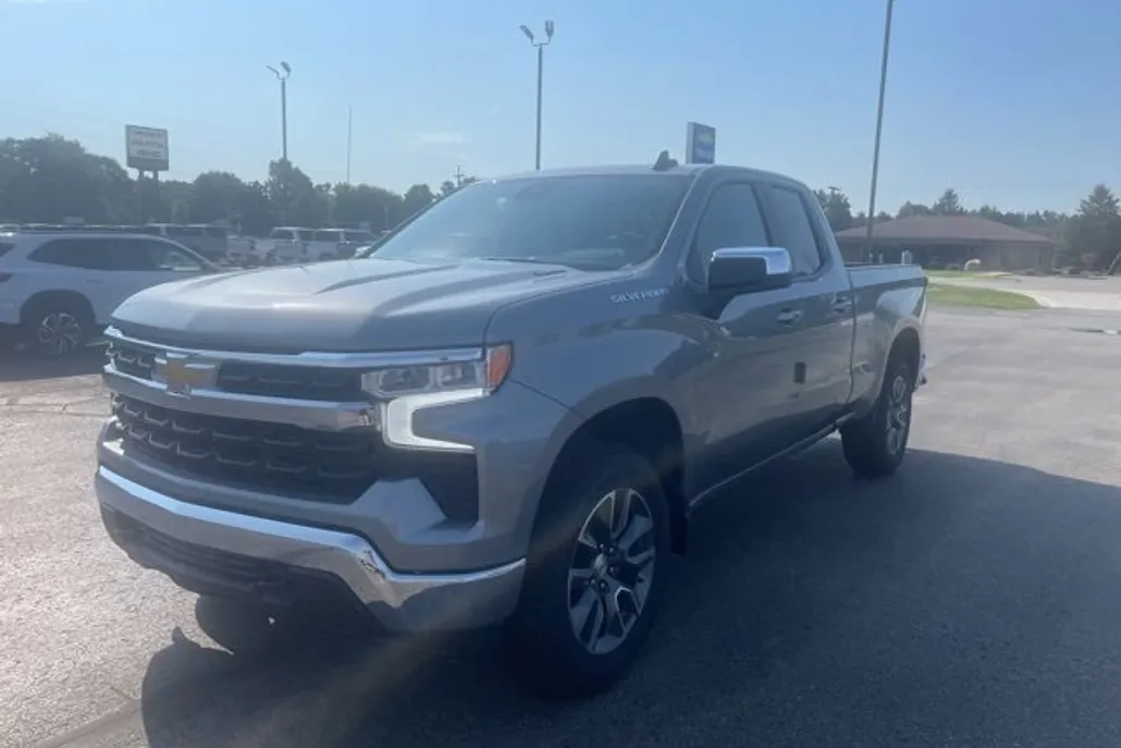 2026 Chevrolet Silverado 1500 LT photo 1