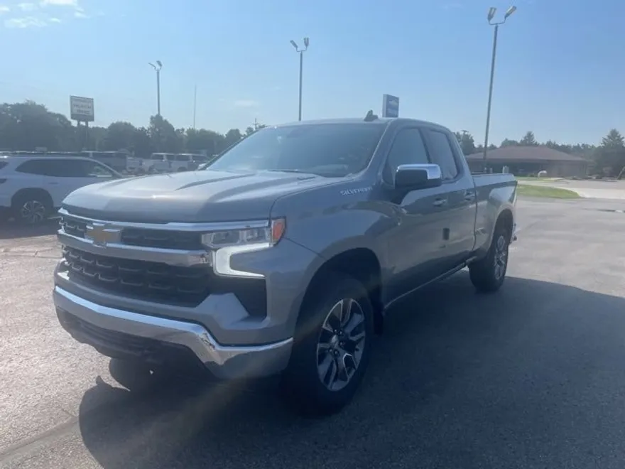 2026 Chevrolet Silverado 1500 LT photo 1