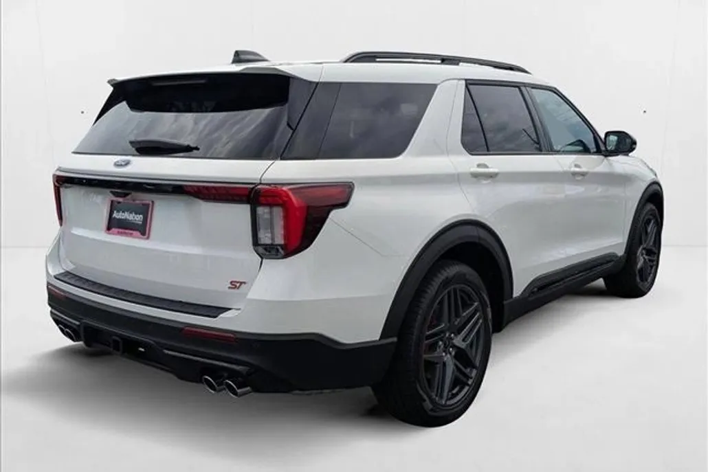 2025 Ford Explorer ST photo 1