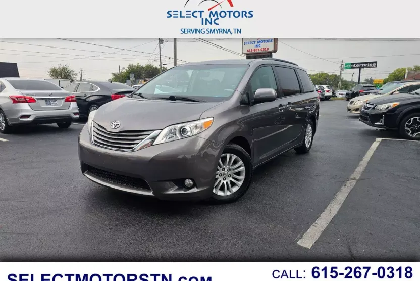 2011 Toyota Sienna XLE photo 1