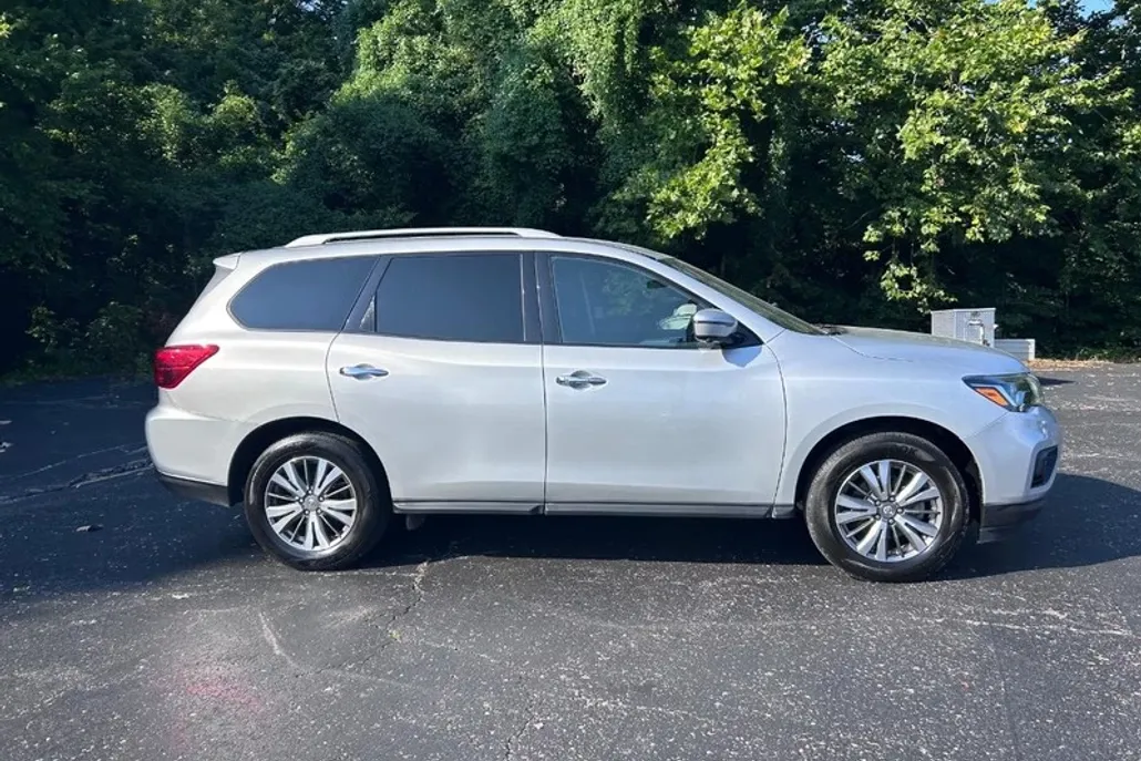 2020 Nissan Pathfinder SL photo 1