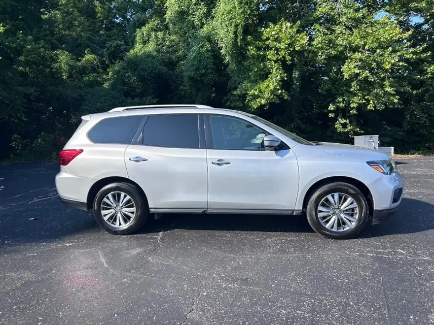 2020 Nissan Pathfinder SL photo 1