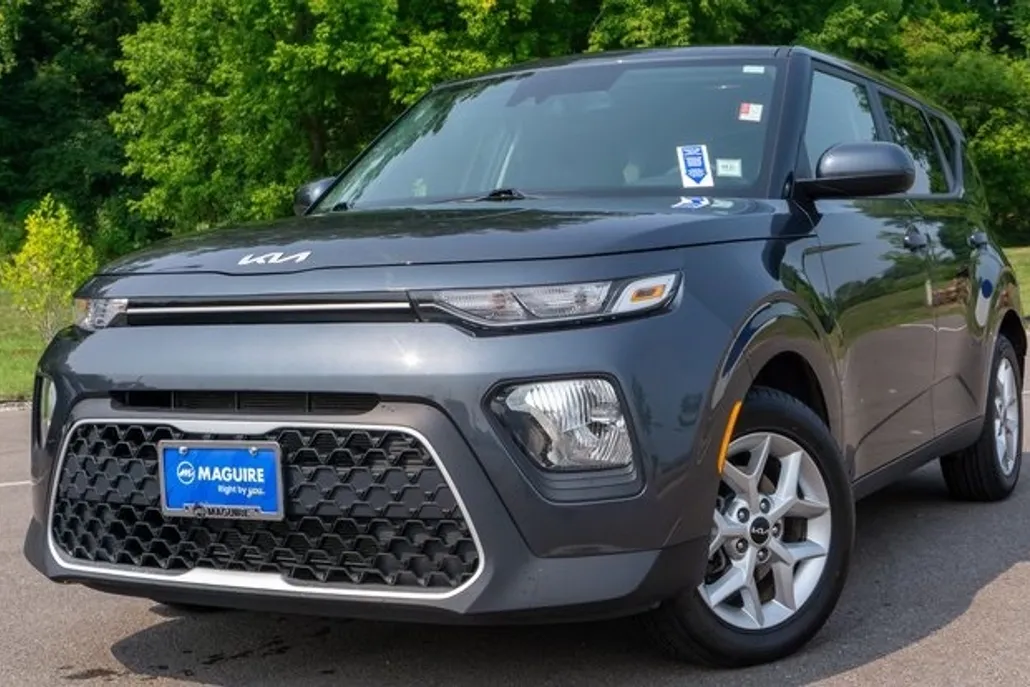 2022 Kia Soul S photo 1