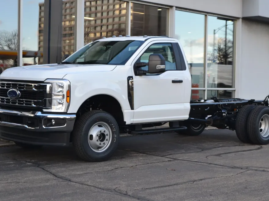 2025 Ford F-350 XL photo 1