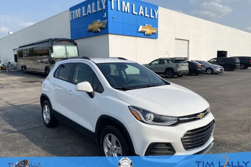2022 Chevrolet Trax LT photo 1