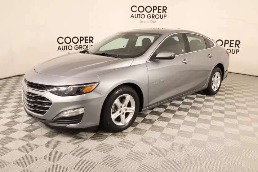 2024 Chevrolet Malibu 1LT photo 1