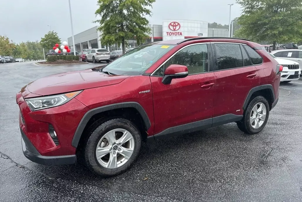 2021 Toyota RAV4 Hybrid XLE photo 1
