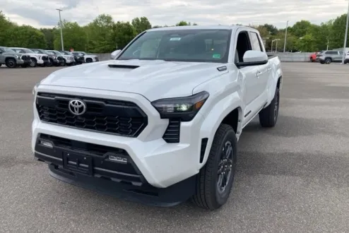 2025 Toyota Tacoma TRD Sport photo 2