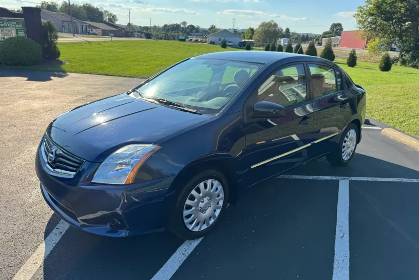 2010 Nissan Sentra 2.0 S photo 1