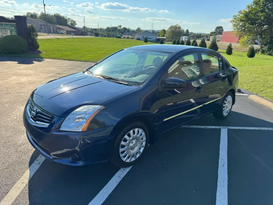 2010 Nissan Sentra 2.0 S photo 1