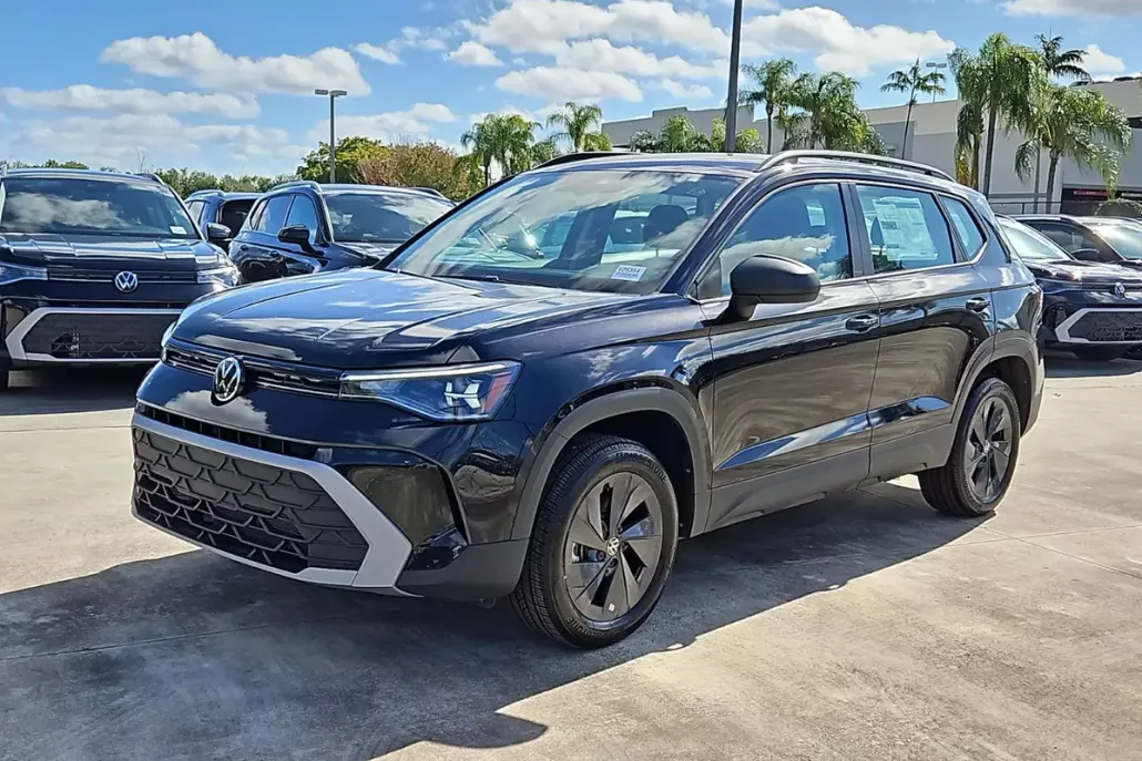 2025 Volkswagen Taos S photo 1