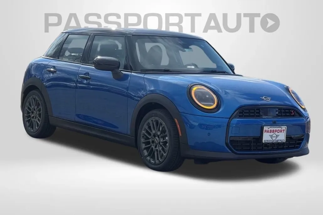 2025 Mini Cooper 4 Door Hardtop S Iconic photo 1