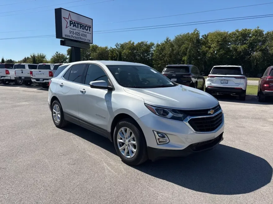 2018 Chevrolet Equinox LT photo 1