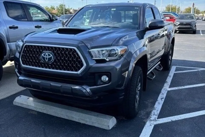 2019 Toyota Tacoma Access Cab photo 1
