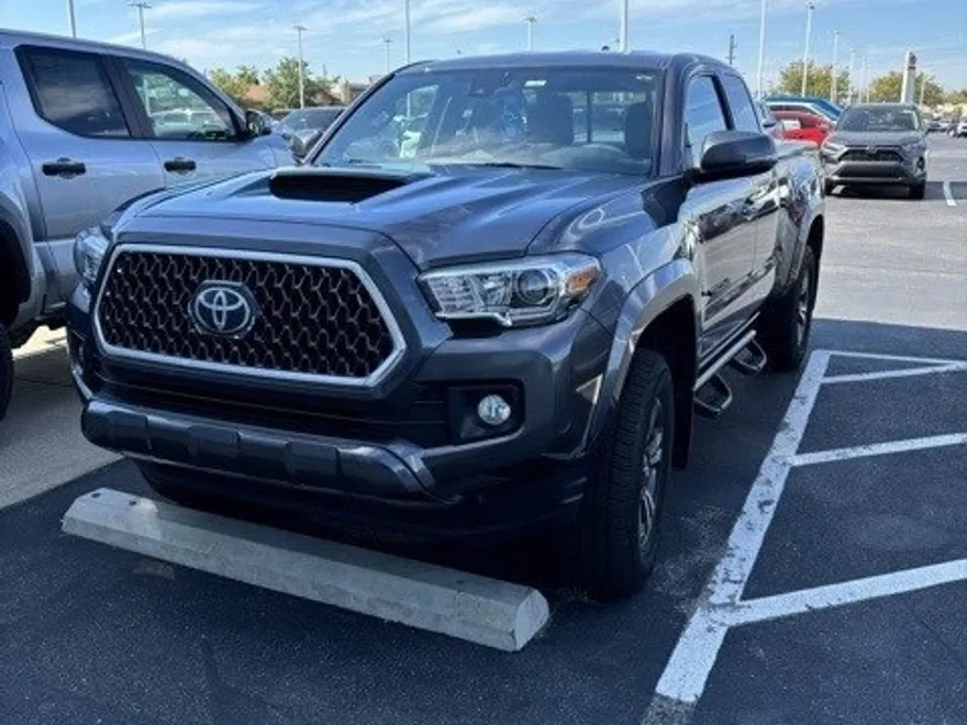 2019 Toyota Tacoma 4x4 photo 1